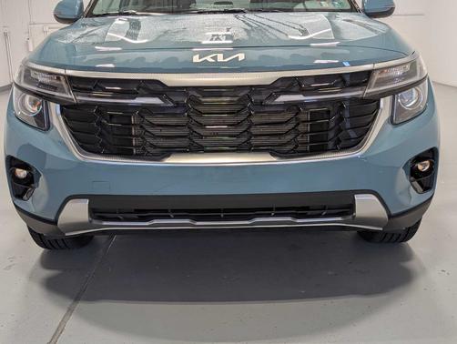 Pluton Blue 2024 Kia Seltos EX