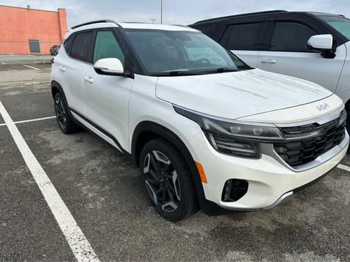 Snow White Pearl 2024 Kia Seltos SX