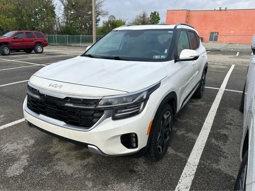 Snow White Pearl 2024 Kia Seltos SX
