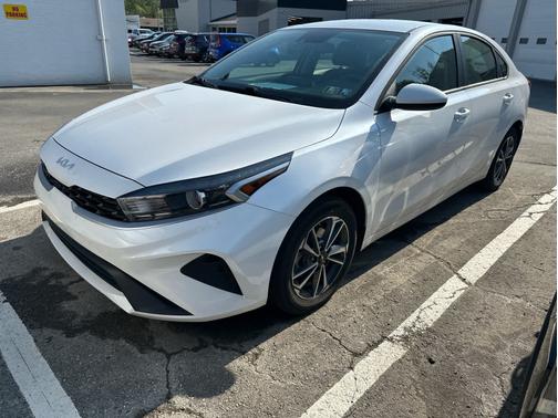 Snow White Pearl 2023 Kia Forte LXS