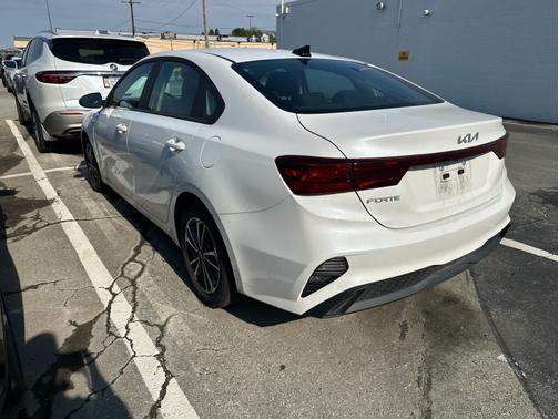 Snow White Pearl 2023 Kia Forte LXS