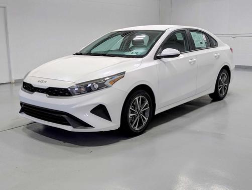 Snow White Pearl 2023 Kia Forte LXS