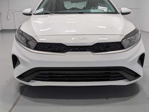Snow White Pearl 2023 Kia Forte LXS