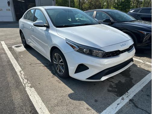 Snow White Pearl 2023 Kia Forte LXS