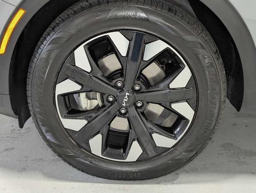 Wolf Gray 2023 Kia Sportage X-Line