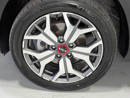 Dark Ocean Blue/White Roof 2023 Kia Seltos SX