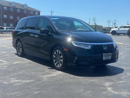 Crystal Black Pearl 2024 Honda Odyssey