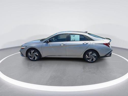Metal 2025 Hyundai ELANTRA SEL Sport