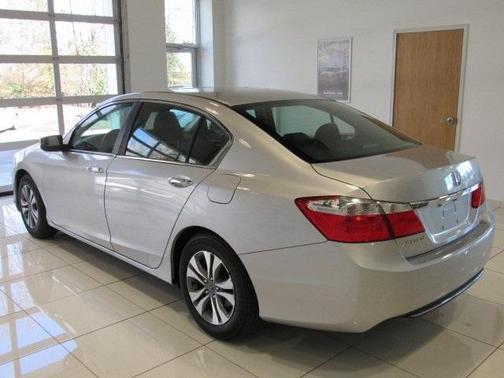 Photo 4 of 30 of 2014 Honda Accord LX