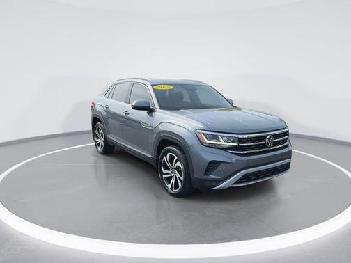 Platinum Gray Metallic 2022 Volkswagen Atlas Cross Sport 2.0T SEL