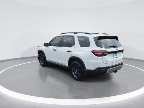 Platinum White Pearl 2025 Honda Pilot TrailSport