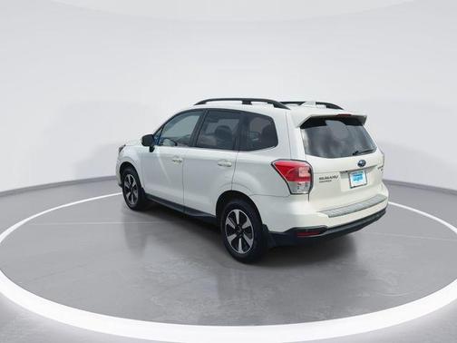 Crystal White Pearl 2018 Subaru Forester 2.5i Limited