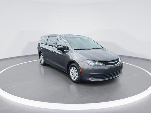 Granite Crystal Clearcoat Metallic 2017 Chrysler Pacifica Touring