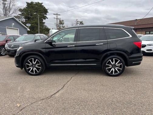 Crystal Black Pearl 2021 Honda Pilot Touring 8-Passenger