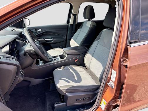 White Platinum Metallic Tri-Coat 2017 Ford Escape SE