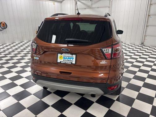 White Platinum Metallic Tri-Coat 2017 Ford Escape SE
