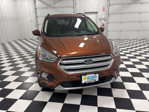 White Platinum Metallic Tri-Coat 2017 Ford Escape SE