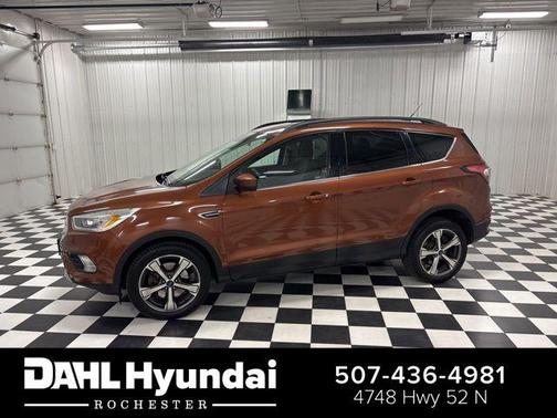 White Platinum Metallic Tri-Coat 2017 Ford Escape SE