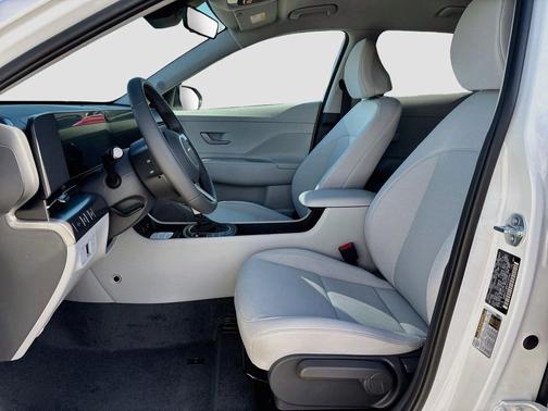 Atlas White 2027 Hyundai KONA SEL Sport