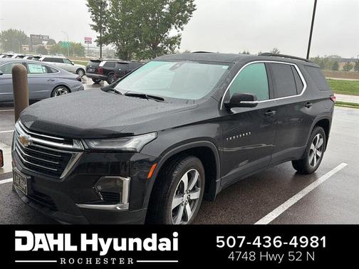Mosaic Black Metallic 2022 Chevrolet Traverse LT Leather