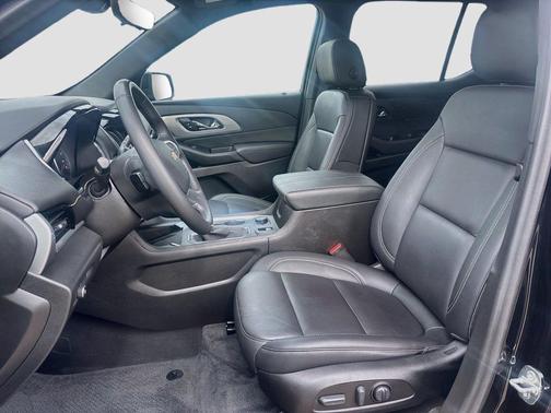 Mosaic Black Metallic 2022 Chevrolet Traverse LT Leather