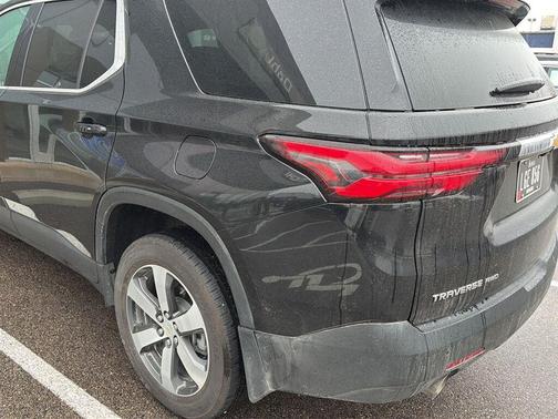 Mosaic Black Metallic 2022 Chevrolet Traverse LT Leather