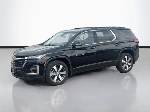 Mosaic Black Metallic 2022 Chevrolet Traverse LT Leather