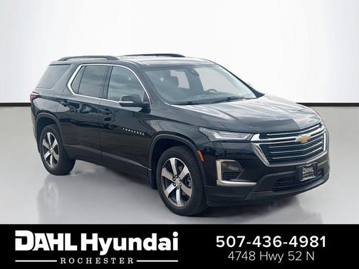 Mosaic Black Metallic 2022 Chevrolet Traverse LT Leather