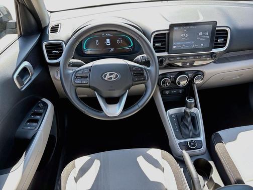 Ecotronic Gray 2025 Hyundai VENUE SEL
