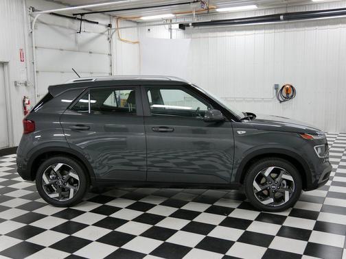 Ecotronic Gray 2025 Hyundai VENUE SEL