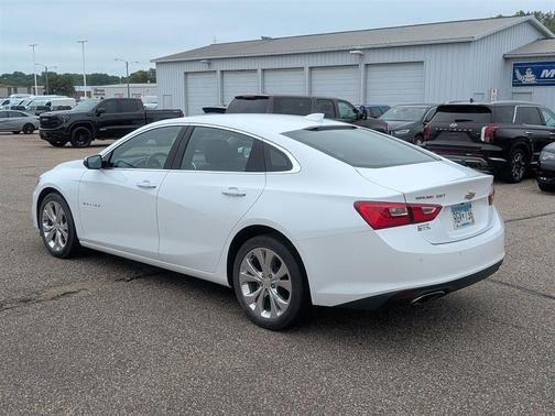 Summit White 2018 Chevrolet Malibu Premier