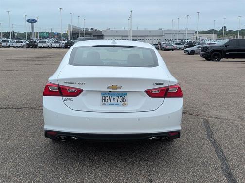 Summit White 2018 Chevrolet Malibu Premier