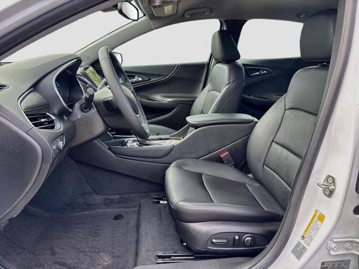 Summit White 2018 Chevrolet Malibu Premier