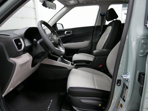 Mirage Green 2025 Hyundai VENUE SEL