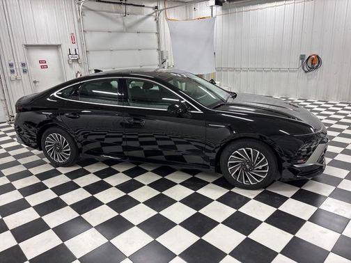 Abyss Black 2026 Hyundai SONATA Hybrid SE