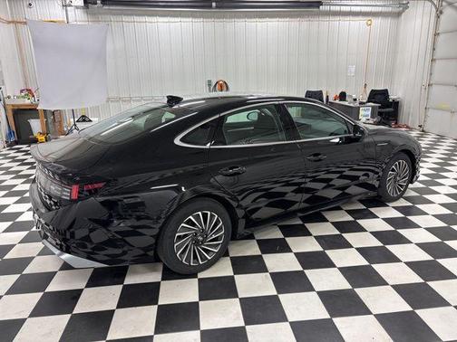 Abyss Black 2026 Hyundai SONATA Hybrid SE