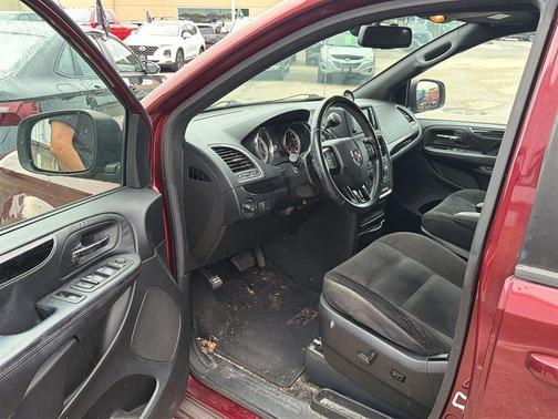 Octane Red Pearlcoat 2019 Dodge Grand Caravan SE