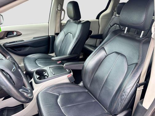 Granite Crystal Metallic Clearcoat 2019 Chrysler Pacifica Touring-L Plus