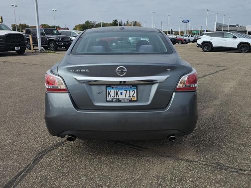 Gun Metallic 2015 Nissan Altima 2.5 S