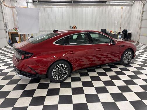 Ultimate red 2025 Hyundai SONATA Hybrid SE