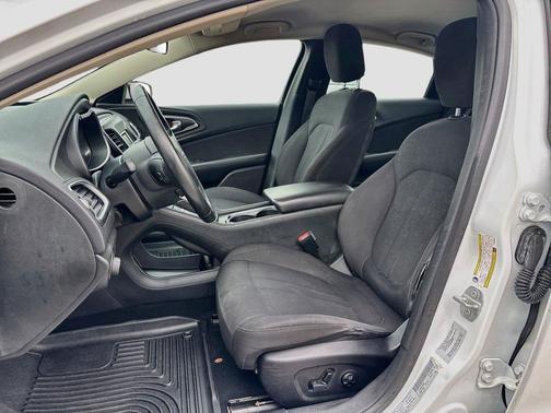 Bright White Clearcoat 2015 Chrysler 200 Limited