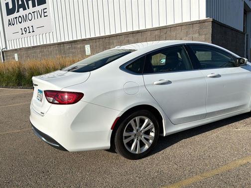 Bright White Clearcoat 2015 Chrysler 200 Limited