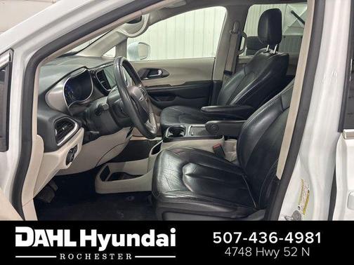 Bright White Clearcoat 2022 Chrysler Pacifica Touring L