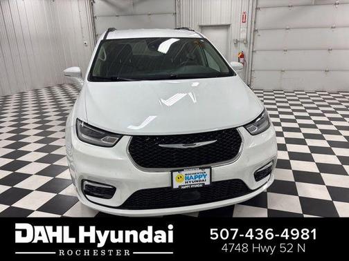 Bright White Clearcoat 2022 Chrysler Pacifica Touring L