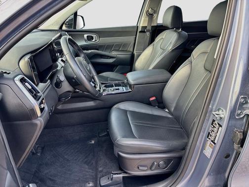 Everlasting Silver 2023 Kia Sorento SX