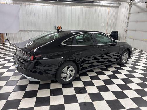 Abyss Black 2026 Hyundai SONATA SE