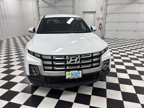 Atlas White 2025 Hyundai SANTA CRUZ SE