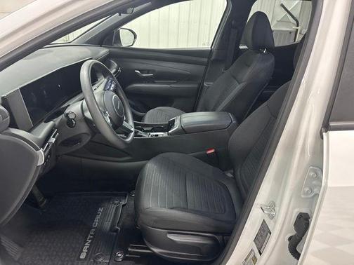 Atlas White 2025 Hyundai SANTA CRUZ SE