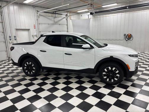 Atlas White 2025 Hyundai SANTA CRUZ SE