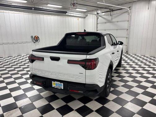 Atlas White 2025 Hyundai SANTA CRUZ SE